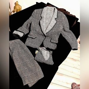 Authentic Apsolutely Stunning Gianfrancco Ferre Vintage Suit